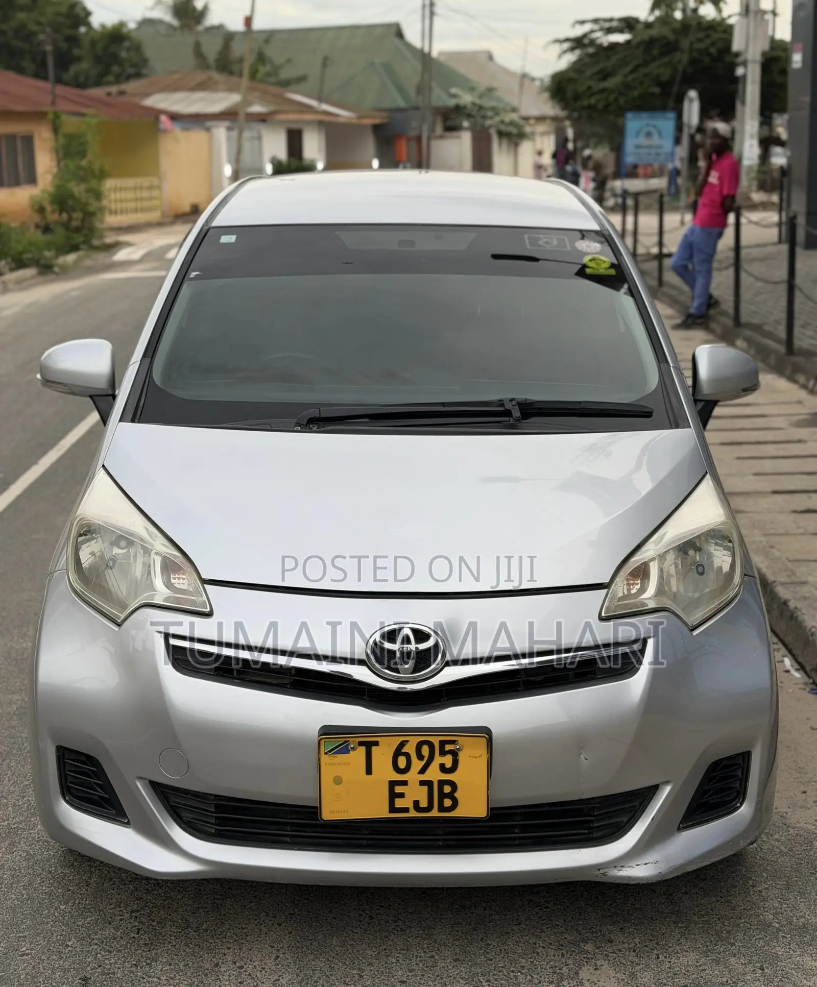Toyota Ractis 2011 Silver