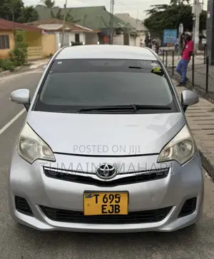 Toyota Ractis 2011 Silver