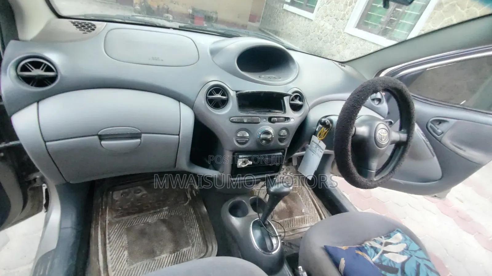 Toyota Vitz 2002 Silver