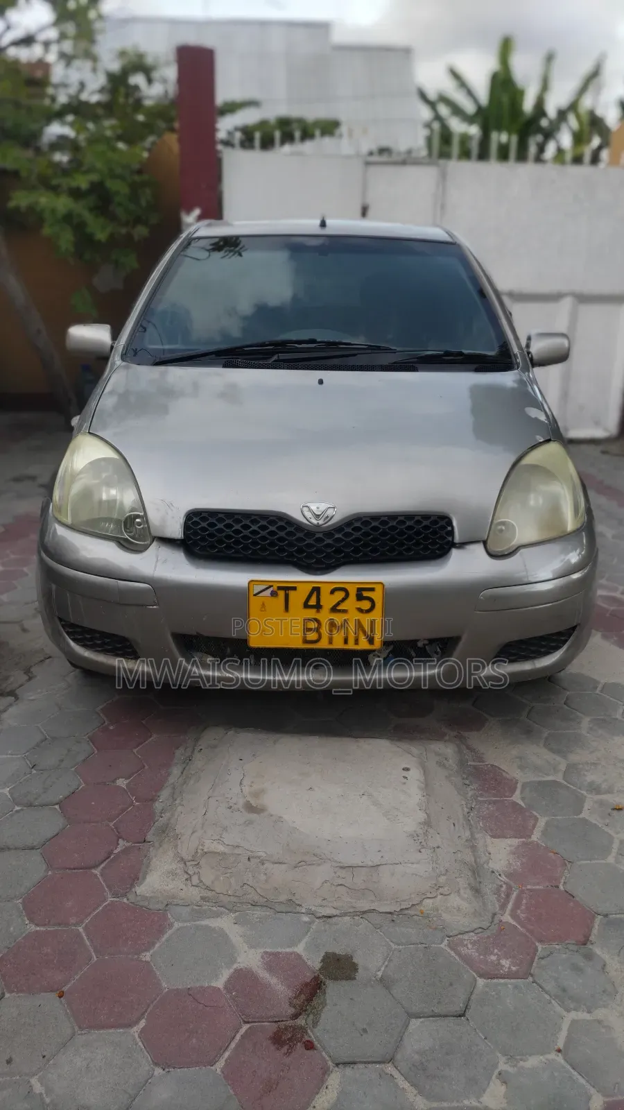 Toyota Vitz 2002 Silver