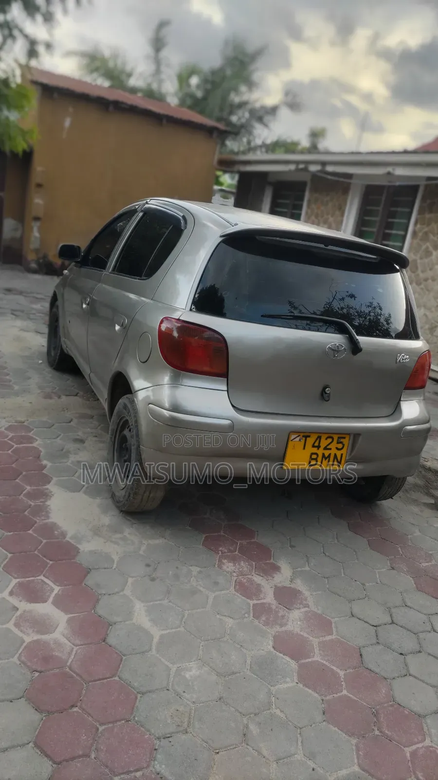 Toyota Vitz 2002 Silver
