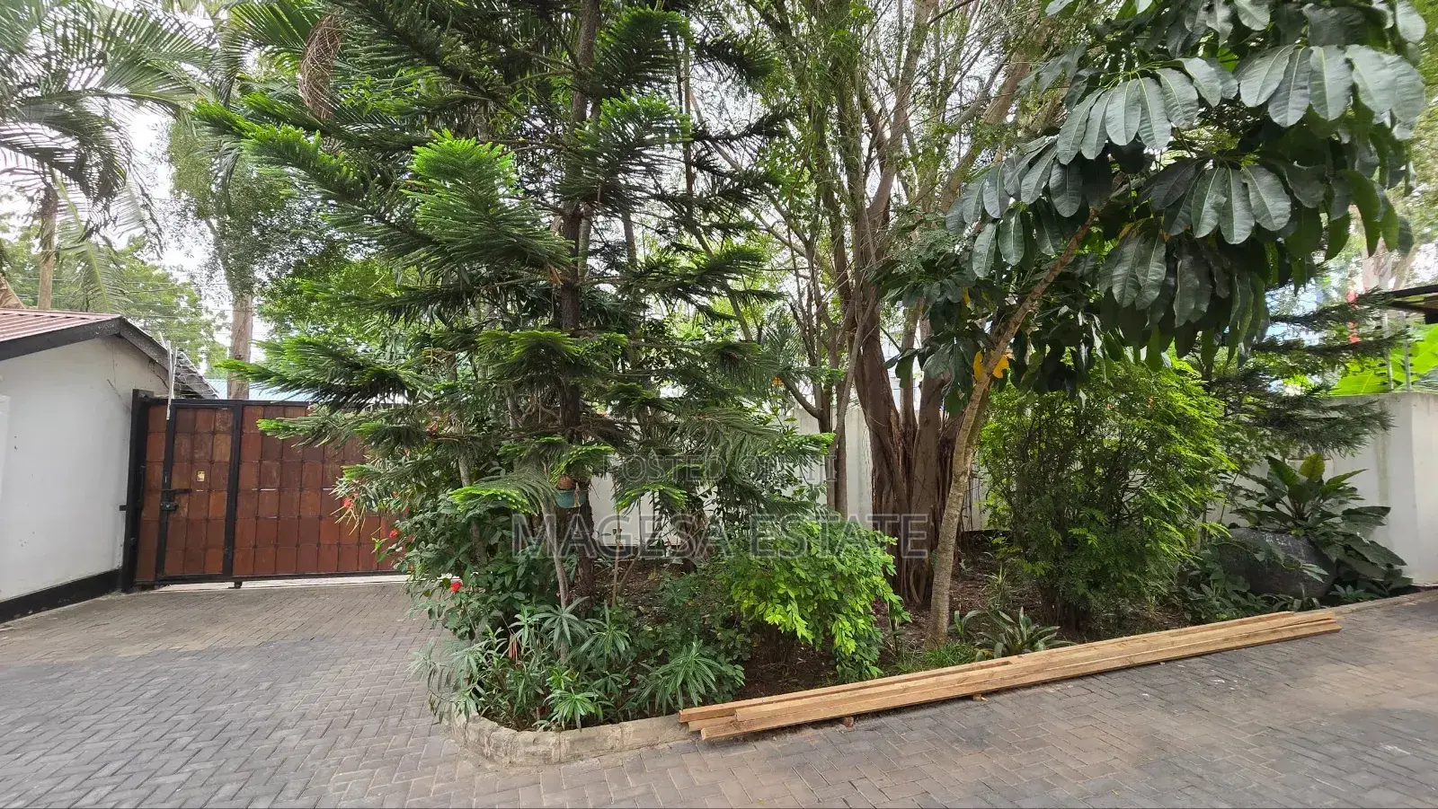 Furnished 5bdrm House in Mikocheni for sale
