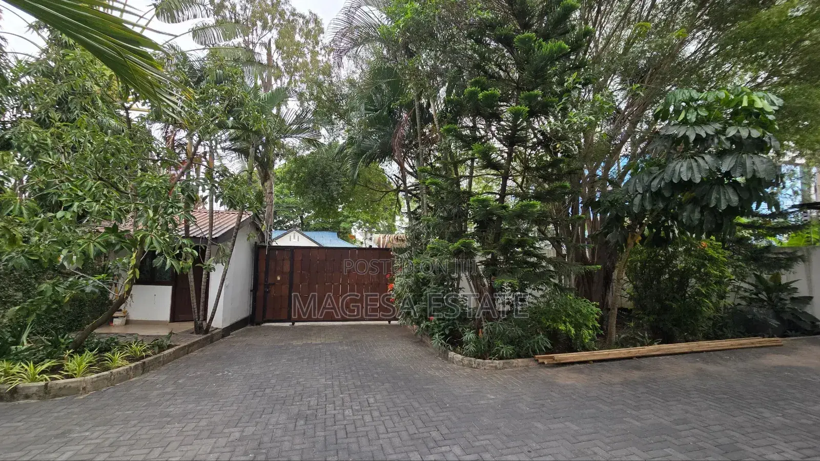 Furnished 5bdrm House in Mikocheni for sale