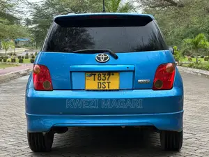Toyota IST 2004 Blue