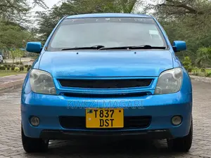 Toyota IST 2004 Blue