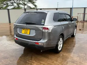 Mitsubishi Outlander 2.0 PHEV AWD 2014 Silver