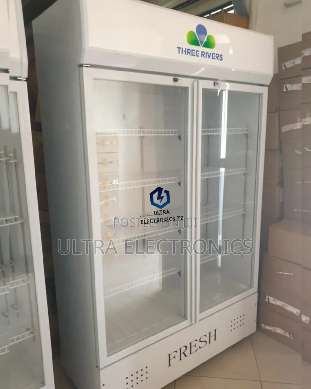 Three Rivers Showcase Fridge Beverage Cooler Perfect for Business 650l