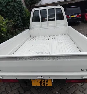 Toyota Lite-ace 2005 White