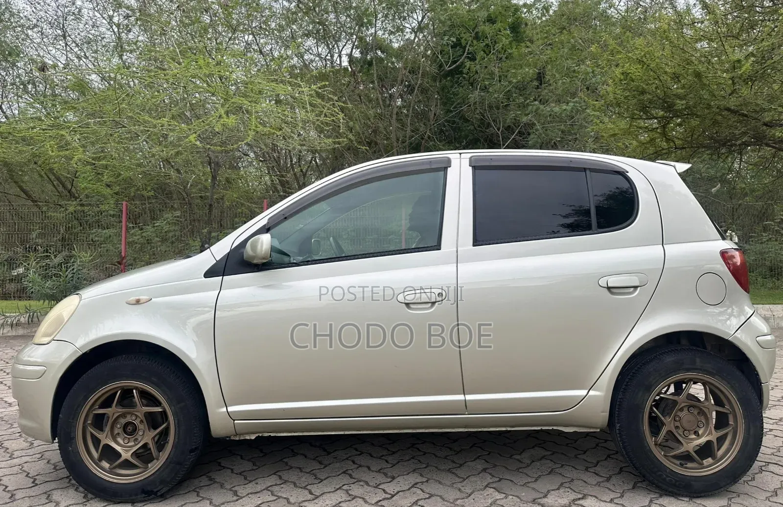 Toyota Vitz 2002 Beige