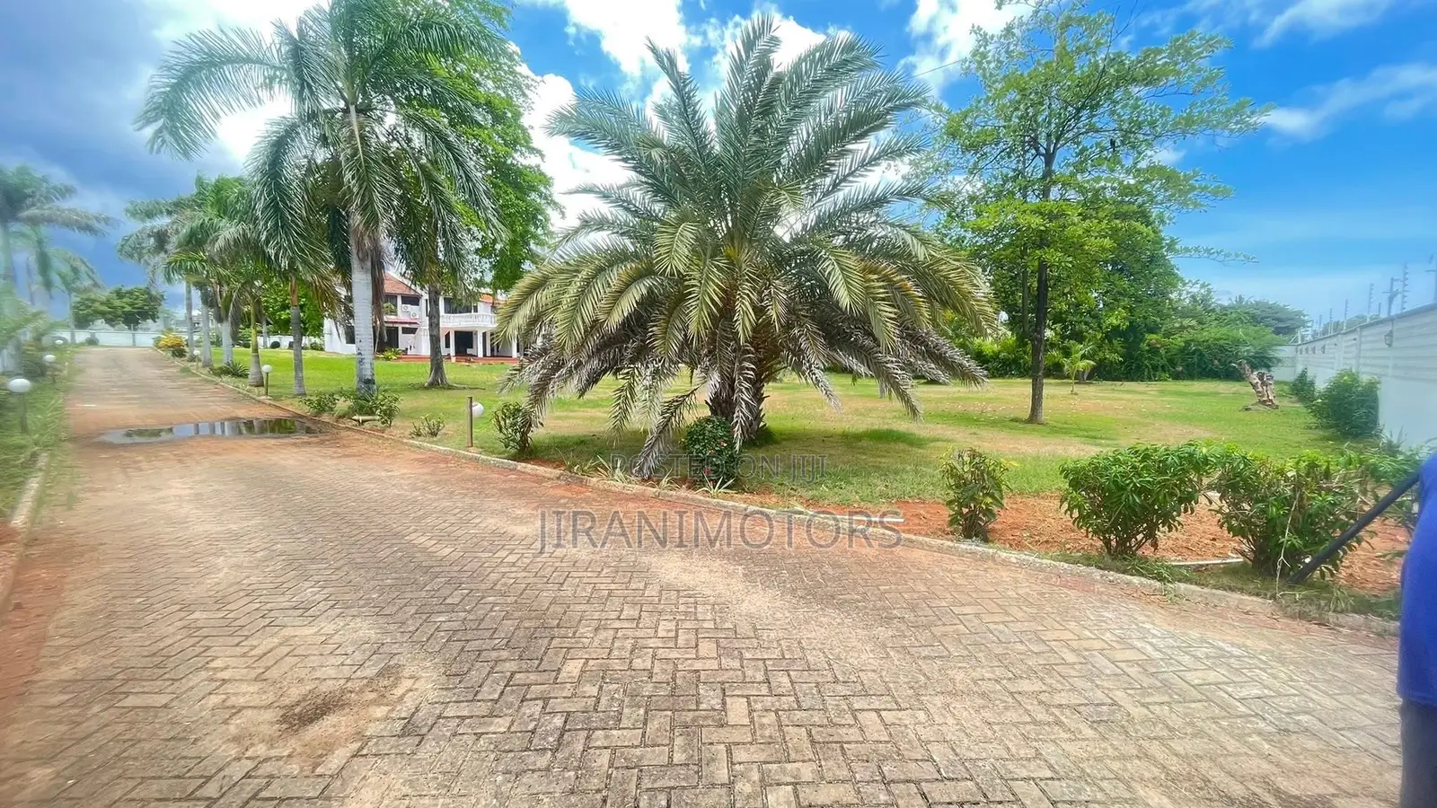 4bdrm Villa in White Sands Road, Mbezi Beach for sale