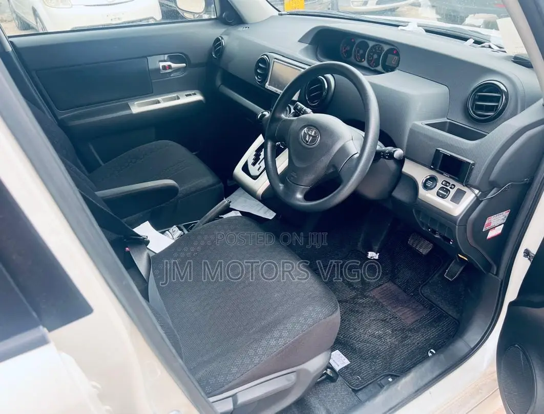 Toyota Corolla Rumion 2010 White