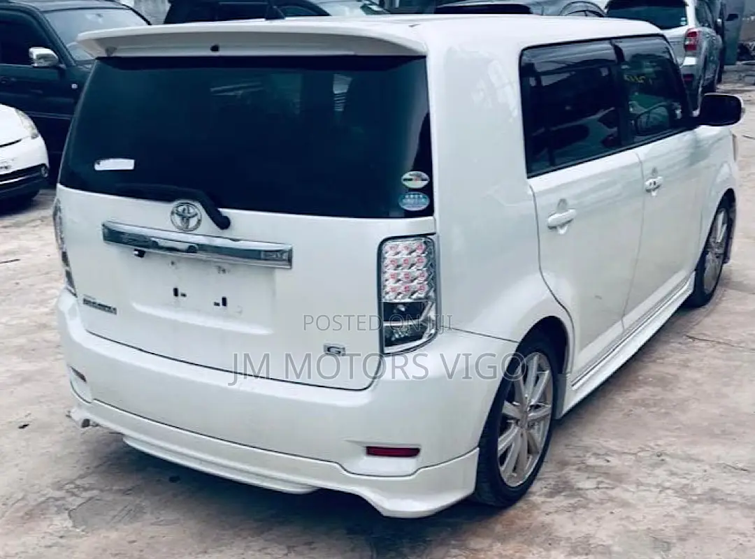 Toyota Corolla Rumion 2010 White