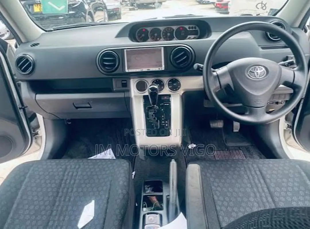 Toyota Corolla Rumion 2010 White