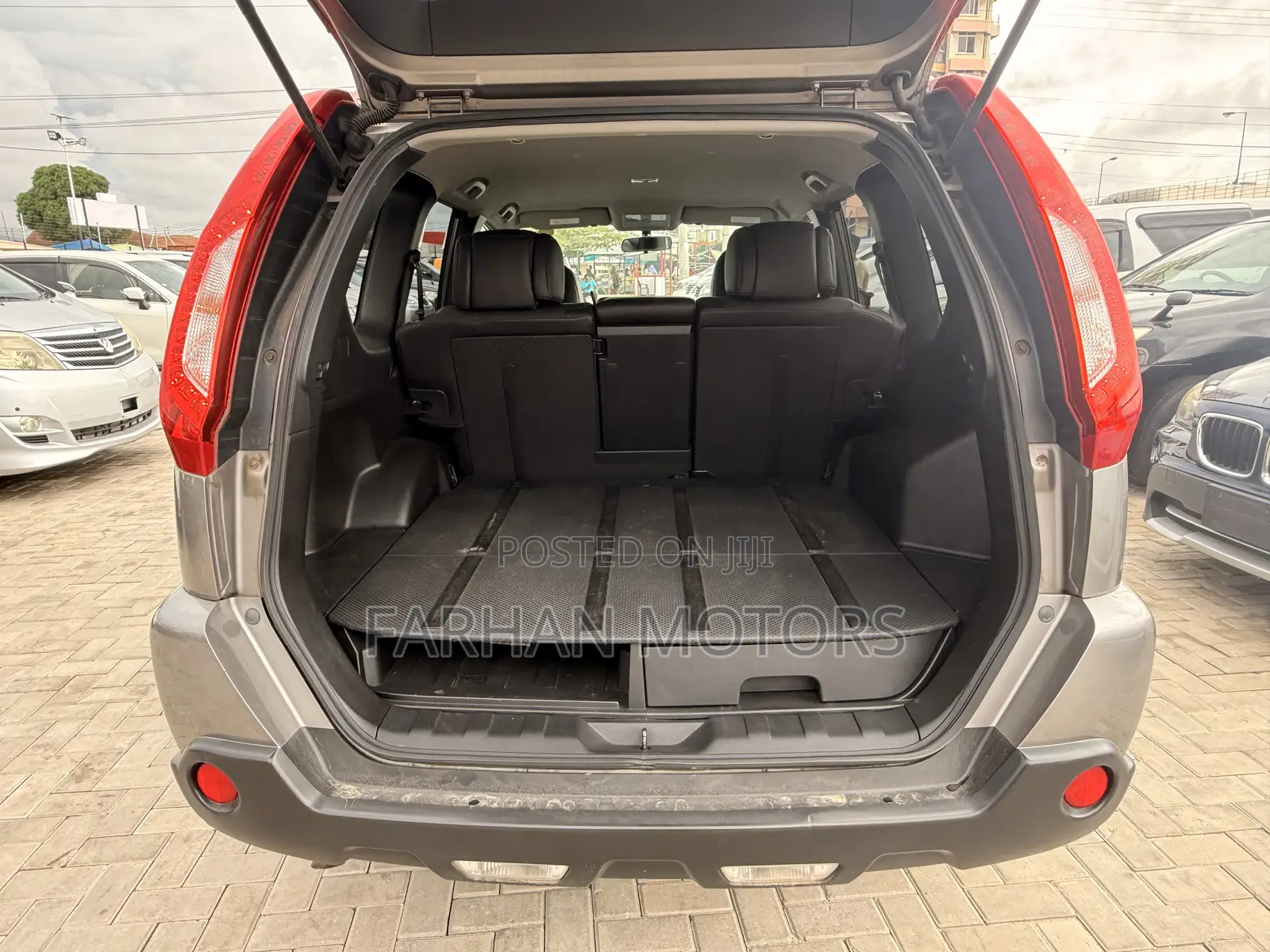 Nissan X-Trail 2.5 Petrol 4x4 SE 2011 Gray