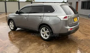 Mitsubishi Outlander 2.0 PHEV AWD 2014 Gray
