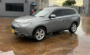 Mitsubishi Outlander 2.0 PHEV AWD 2014 Gray