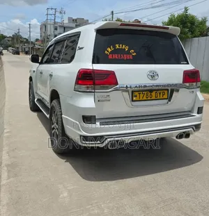 Toyota Land Cruiser 4.5 V8 VXR 2021 White