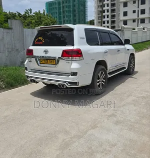 Toyota Land Cruiser 4.5 V8 VXR 2021 White