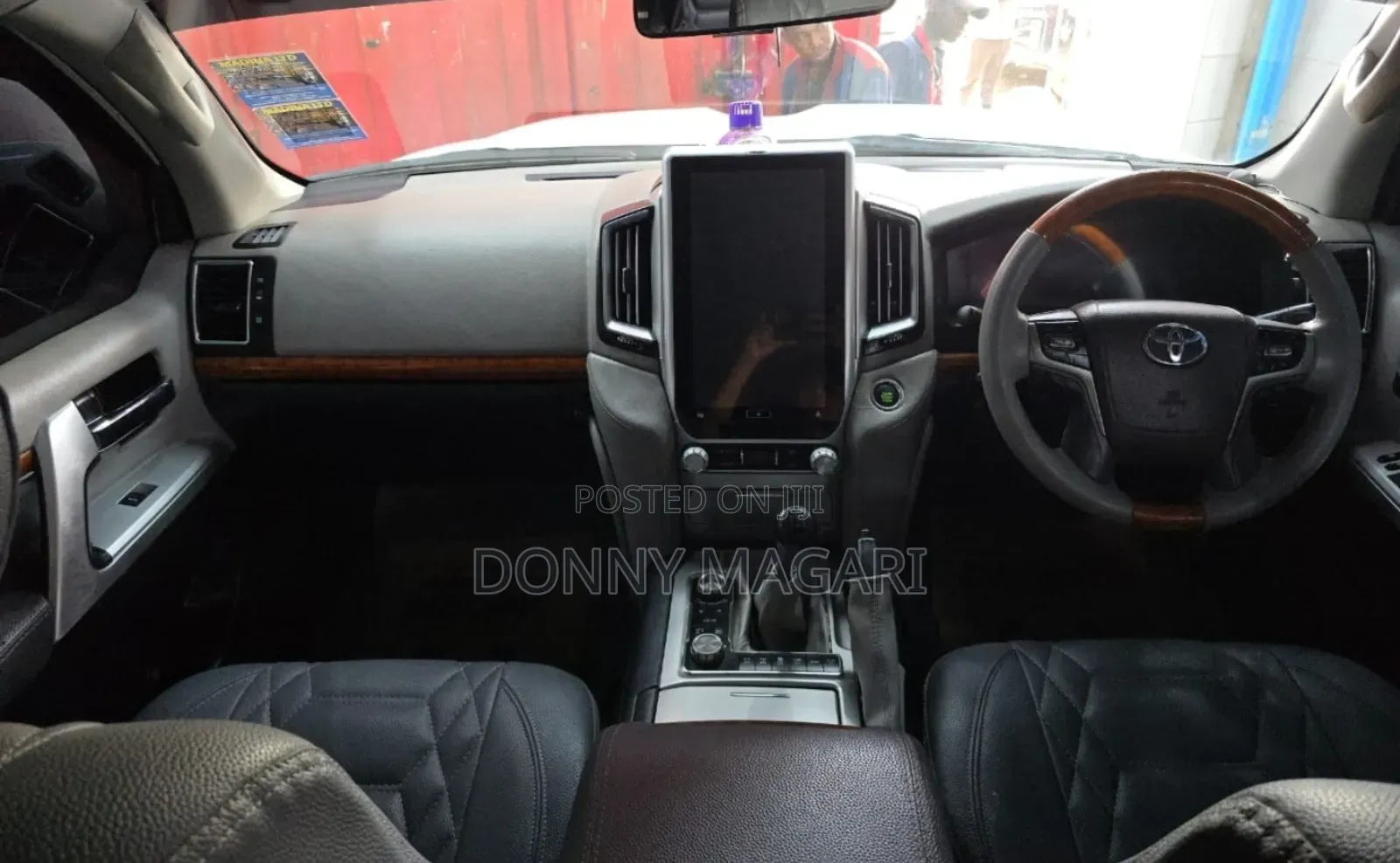 Toyota Land Cruiser 4.5 V8 VXR 2021 White