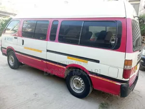 Toyota HiAce 2006 White
