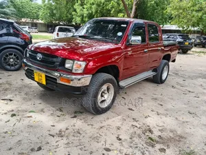 Toyota Hilux 2.5 Cab 2005 Red