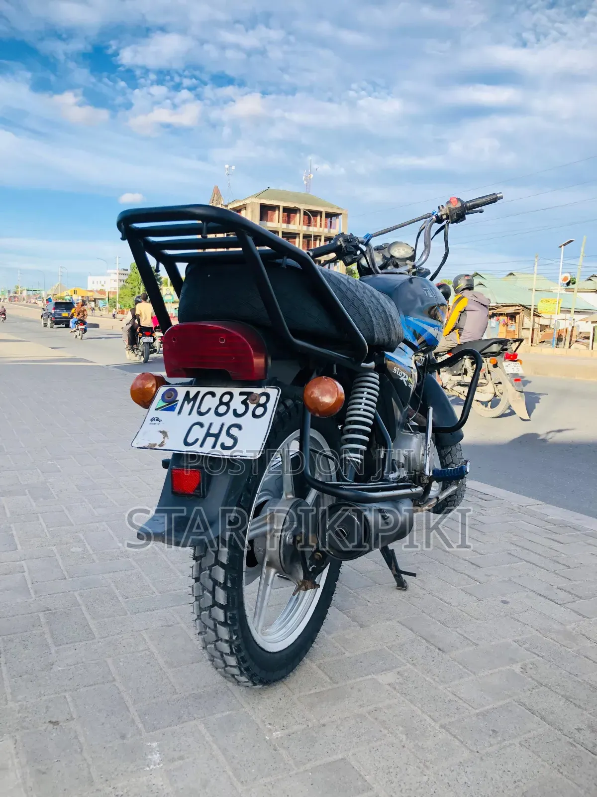 TVS HLX 125 2021 Black