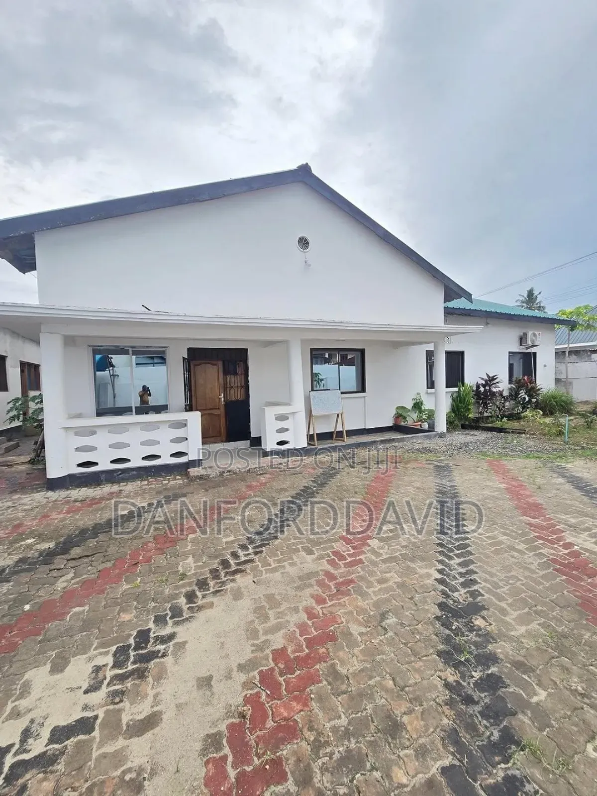 3bdrm Apartment in Kahwa Real Estate, Mikocheni for rent