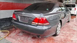 Toyota Crown 2006 Gray