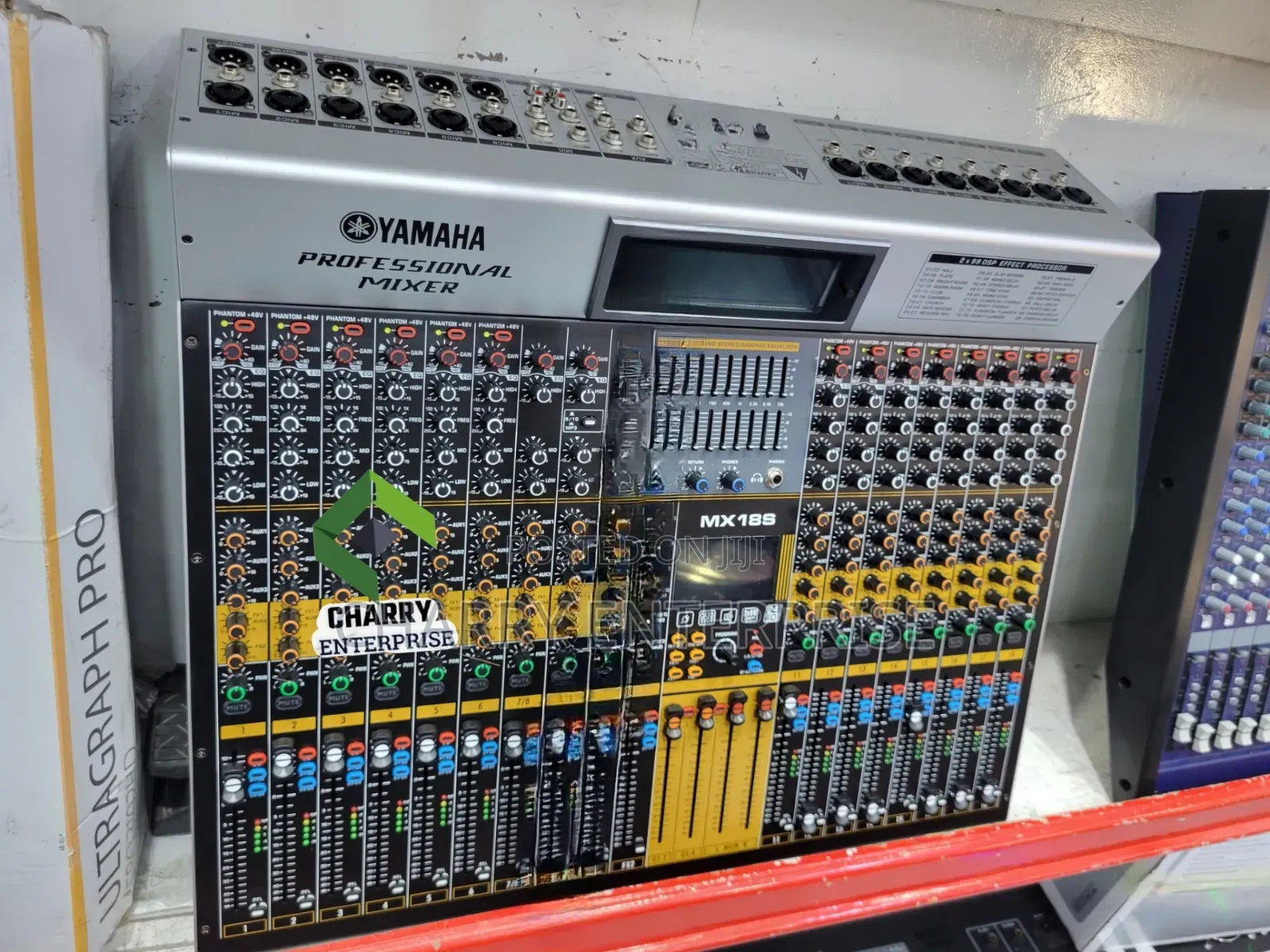 Yamaha Professional Powerful Pre Mixer 18 Channel Mixer Kavu