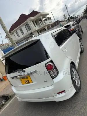 Toyota Corolla Rumion Hatchback 1.5 FWD 2010 White