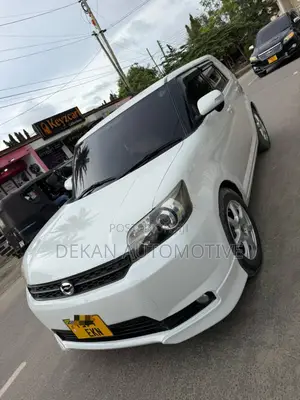 Toyota Corolla Rumion Hatchback 1.5 FWD 2010 White