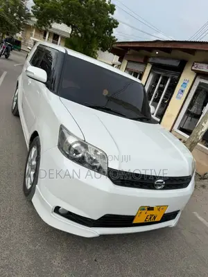 Toyota Corolla Rumion Hatchback 1.5 FWD 2010 White