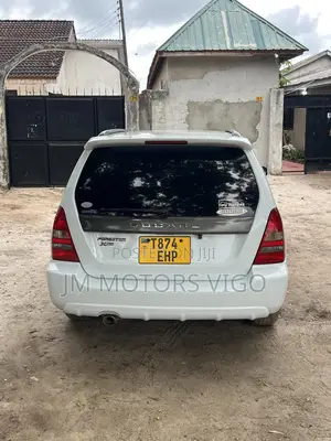 Subaru Forester 2004 White