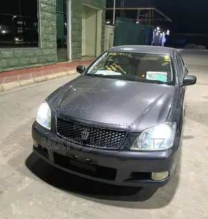 Toyota Crown 2006 Gray