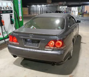 Toyota Crown 2006 Gray