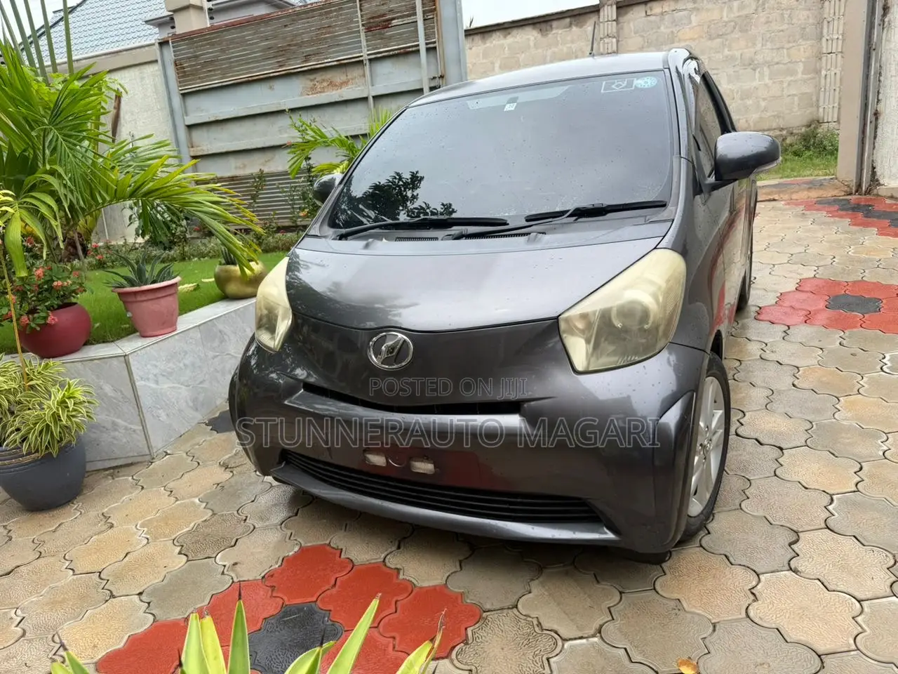 Toyota iQ 2011 Gray