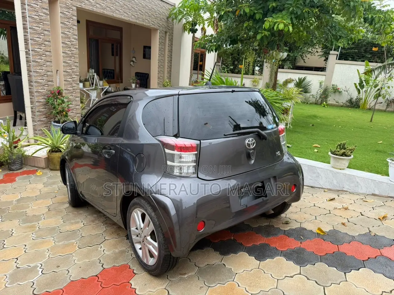 Toyota iQ 2011 Gray