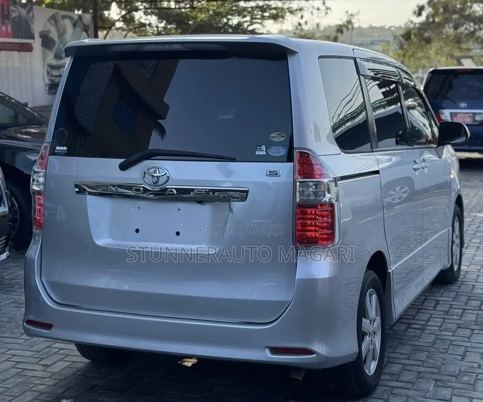 Toyota Noah 2008 Silver