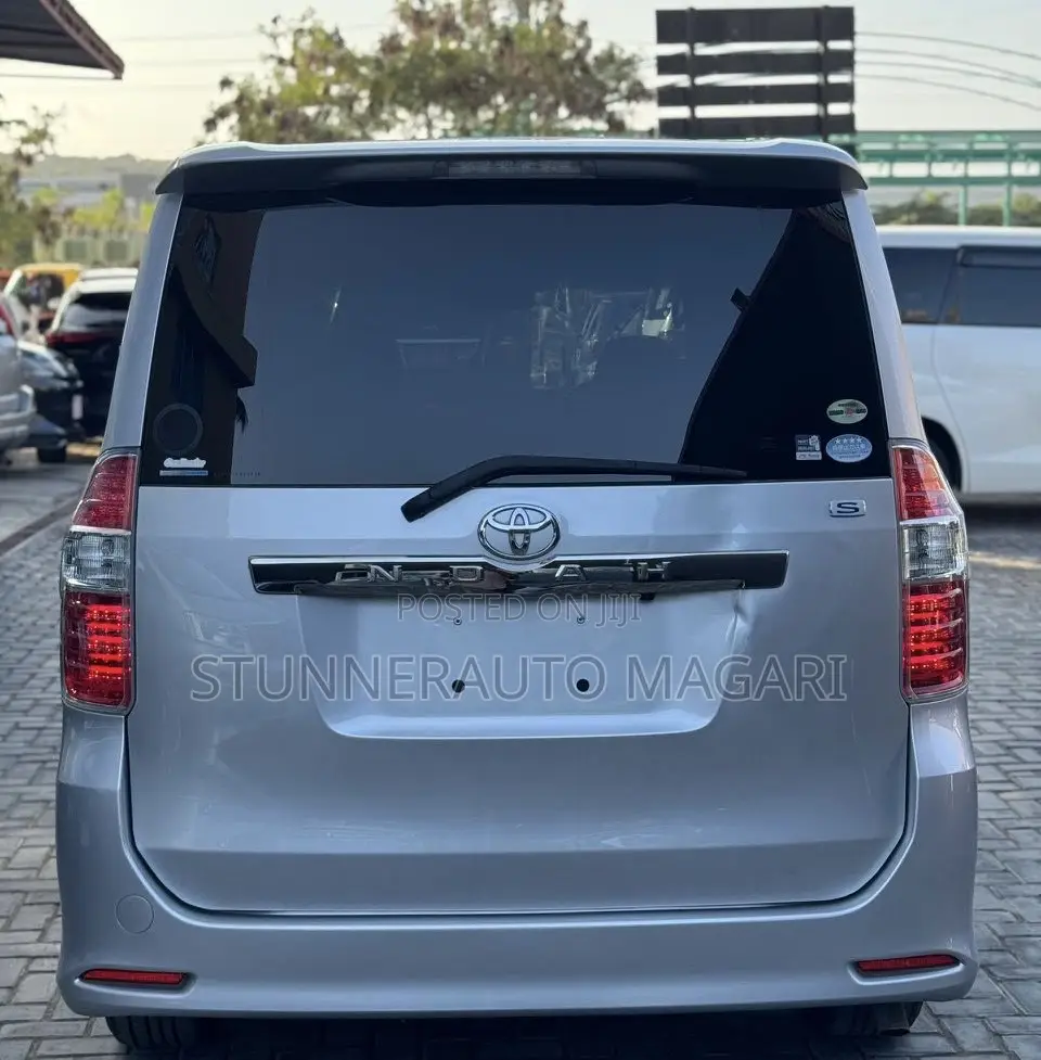 Toyota Noah 2008 Silver