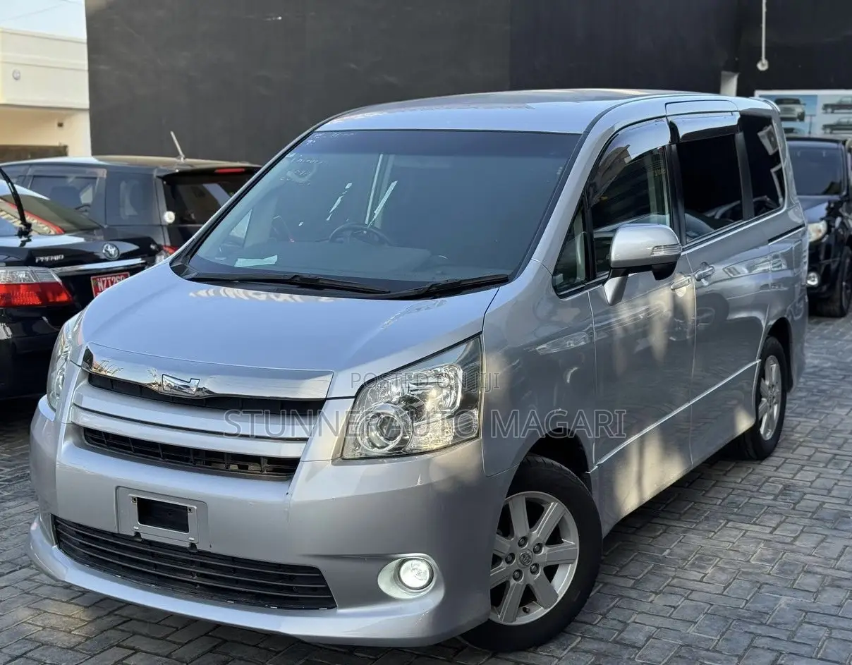 Toyota Noah 2008 Silver