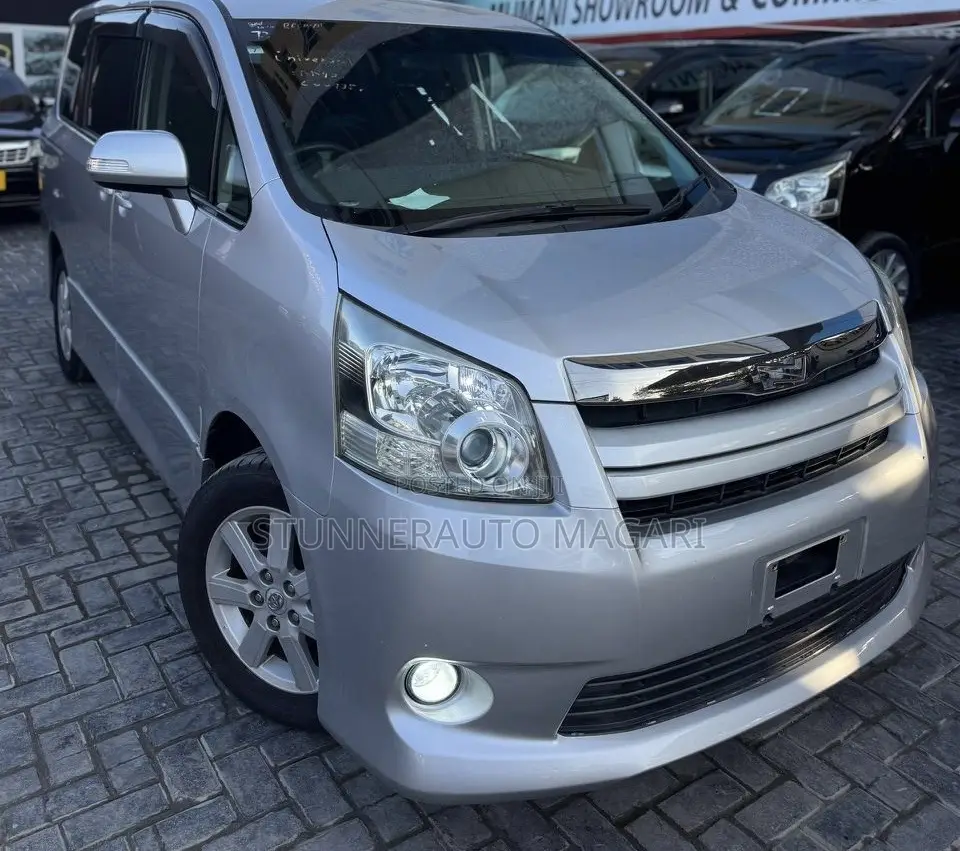 Toyota Noah 2008 Silver
