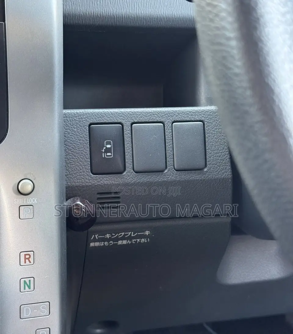 Toyota Noah 2008 Silver