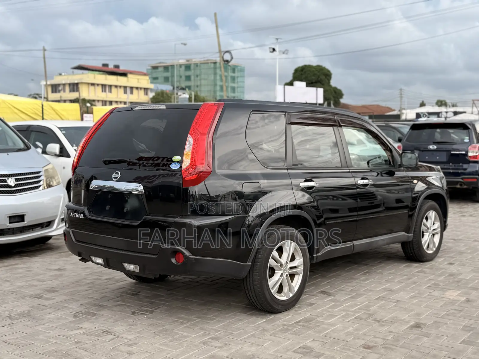 Nissan X-Trail 2.5 Petrol 4x4 SE 2011 Black