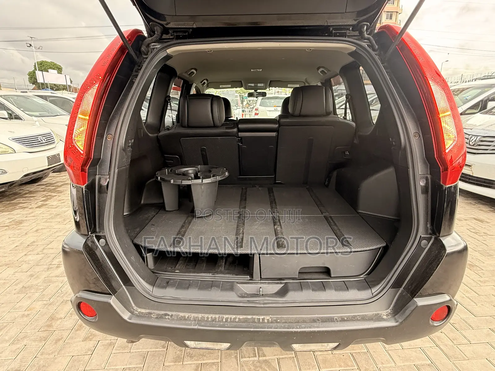 Nissan X-Trail 2.5 Petrol 4x4 SE 2011 Black