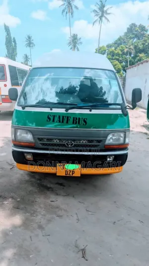 Toyota HiAce 2002 White