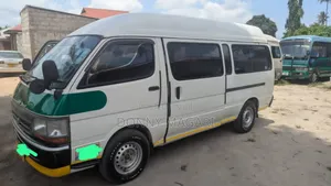 Toyota HiAce 2002 White