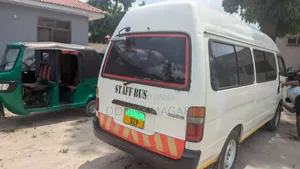 Toyota HiAce 2002 White