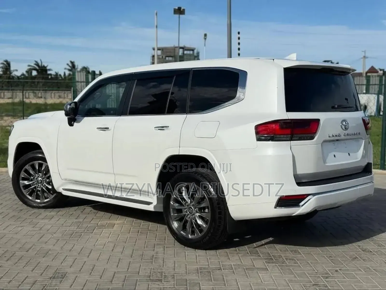 Toyota Land Cruiser 2023 Off white