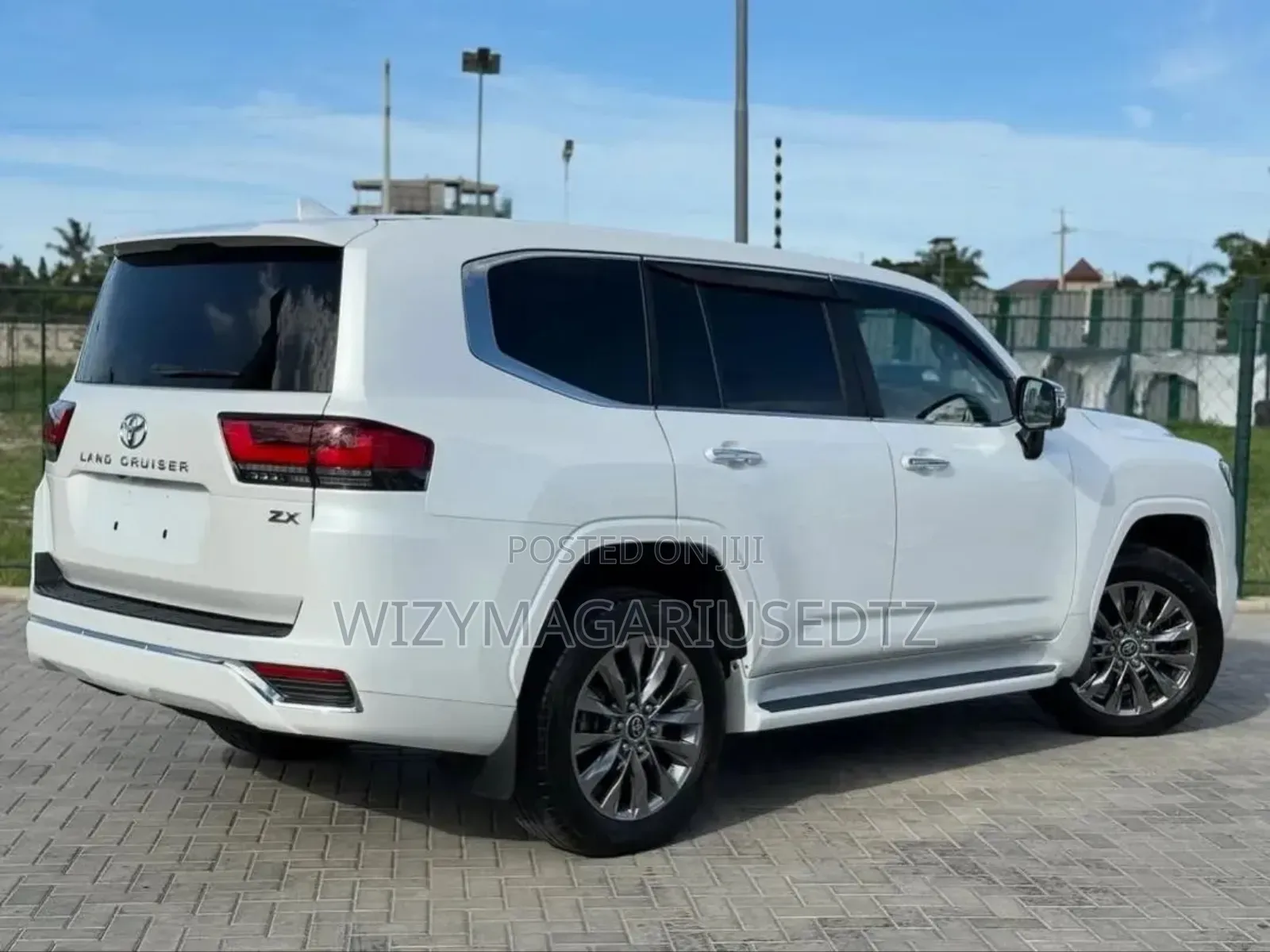 Toyota Land Cruiser 2023 Off white