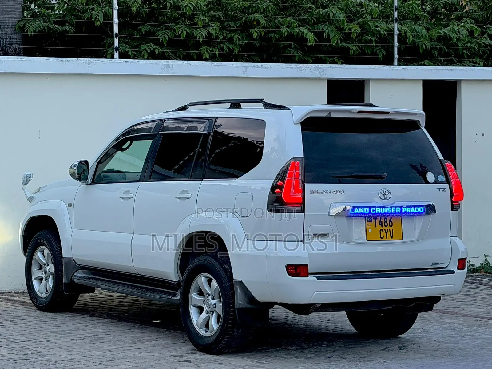 Toyota Land Cruiser Prado 2006 White